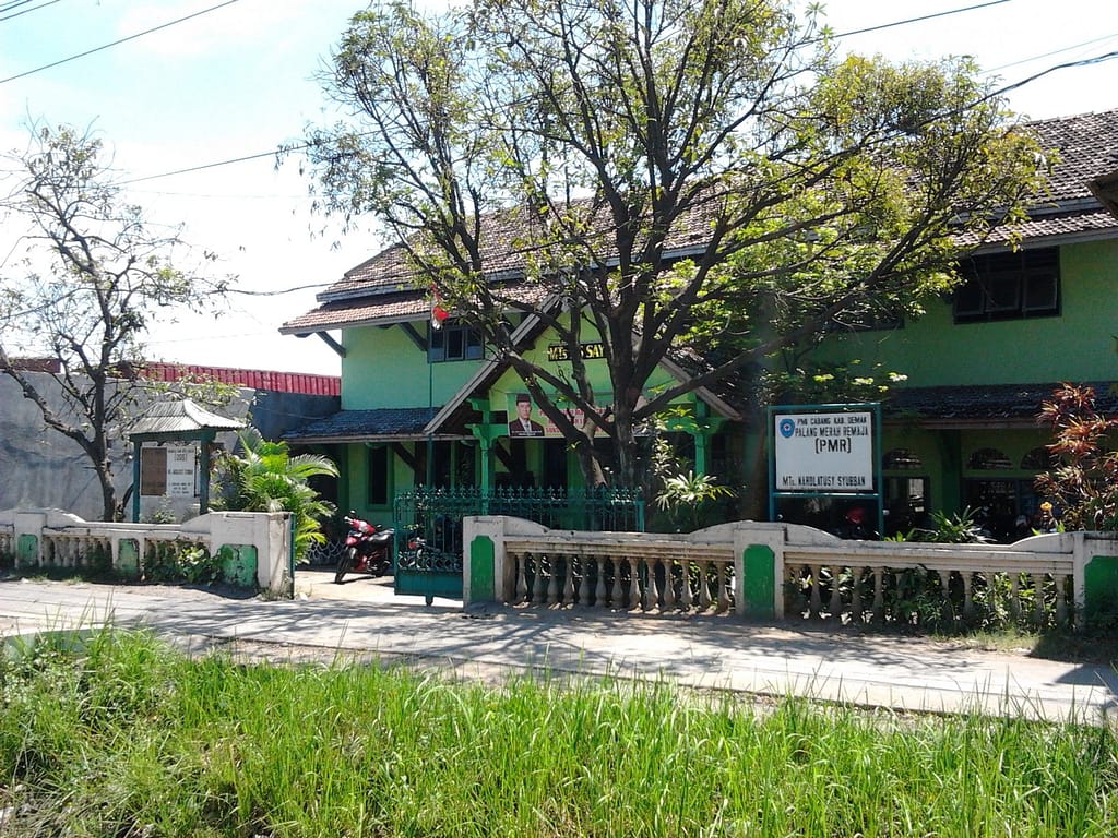MTs Nahdlatusy Syubban Sayung yang awalnya PGA NU dengan terbitnya SK Mentri Agama RI No. 16 Tahun 1978 diubah menjadi MTsAI beberapa saat kemudian diubah menjadi MTs Nahdlatusy Syubban